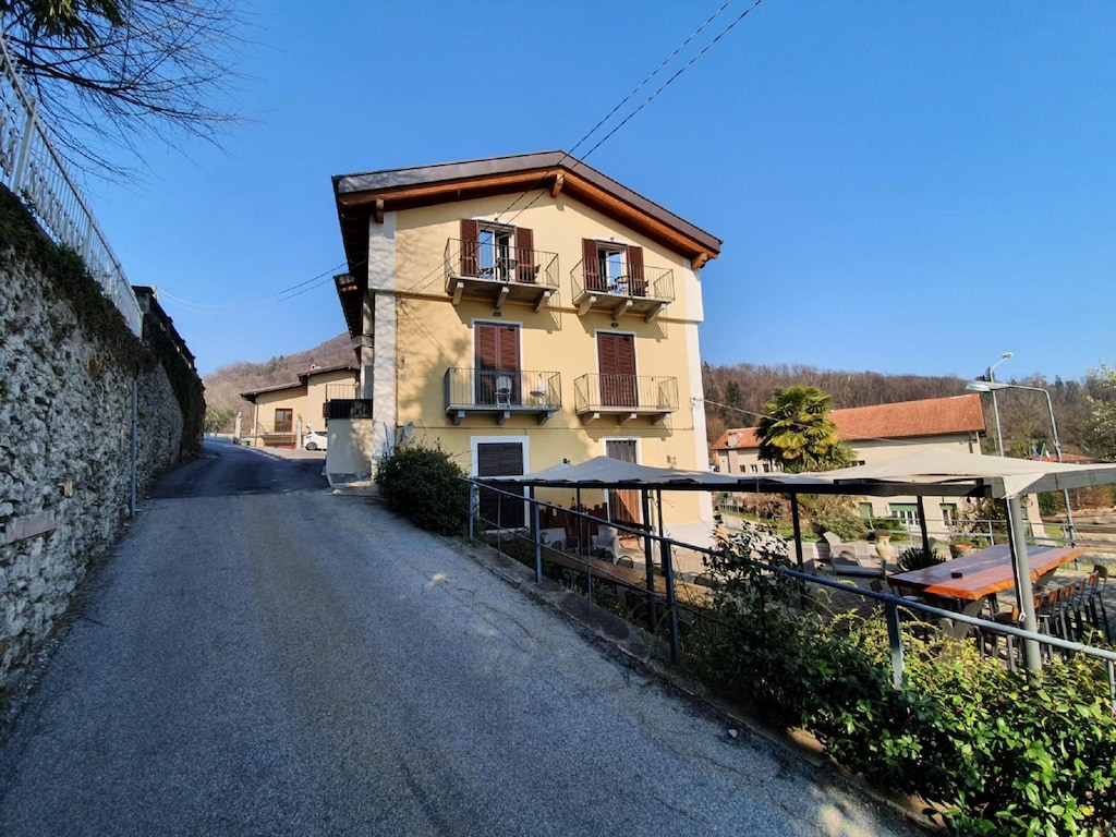 Appartement in Vignone met Uitzicht op Meer