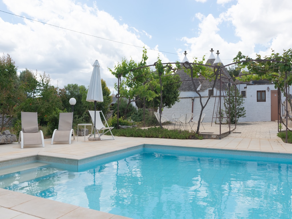 Trulli in Itria Vallei met Infinity Pool