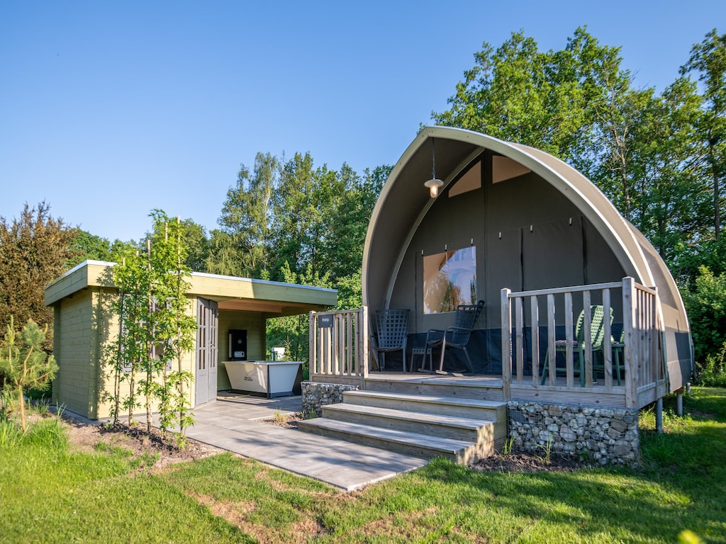 Luxuriöses Zelthaus mit Infrarotsauna