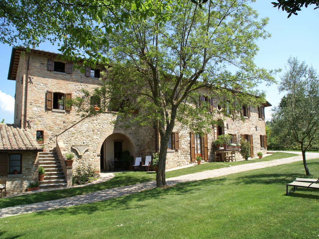 Vakantiehuis in Montone met zwembad & tuin