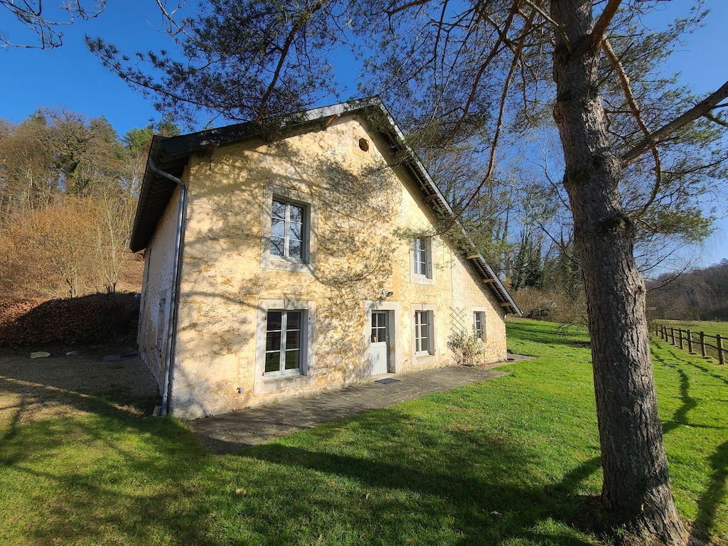 Prachtig vakantiehuis in Orval met tuin
