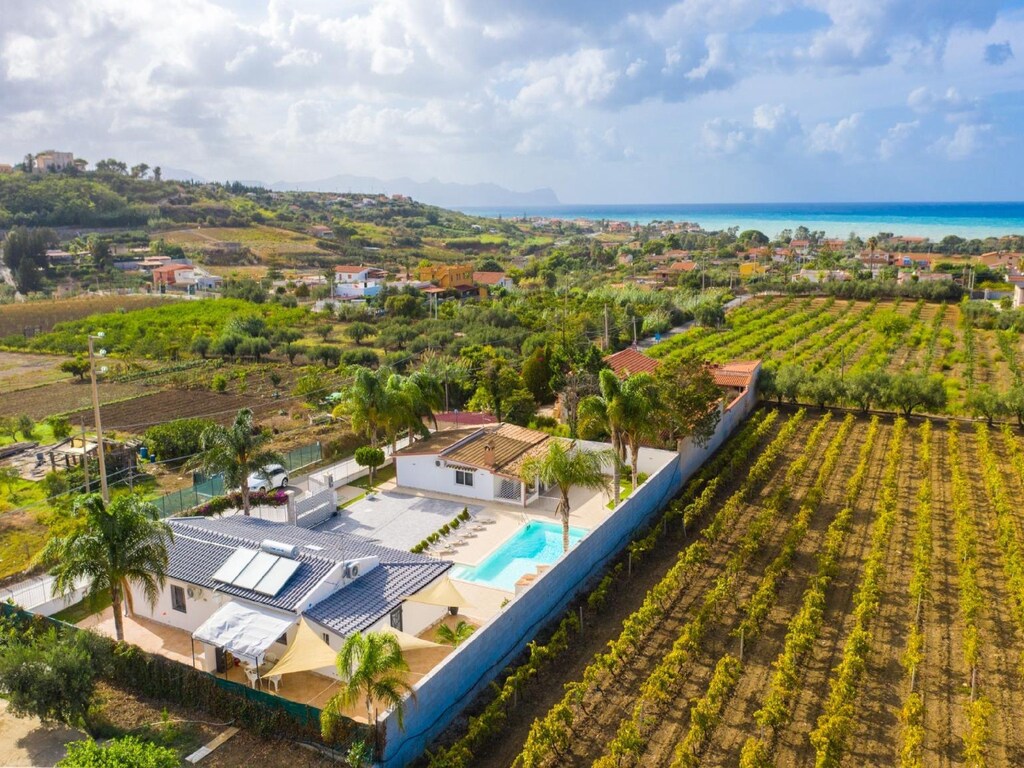 Elegante Villa mit Pool