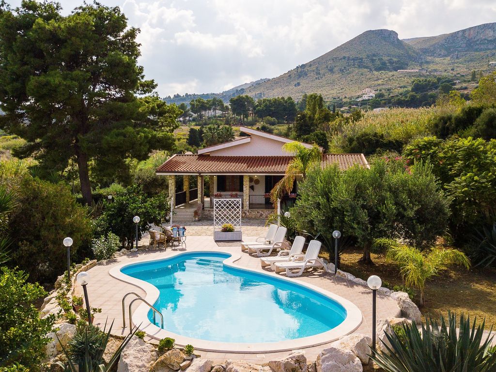 Villa in Castellammare del Golfo met zwembad