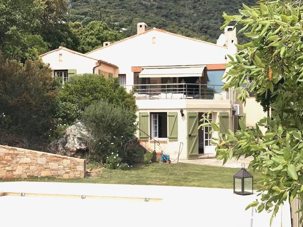 Villa in Cavalaire-sur-Mer mit Meerblick