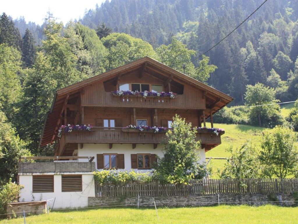 Mooi vakantiehuis in Hart im Zillertal met tuin