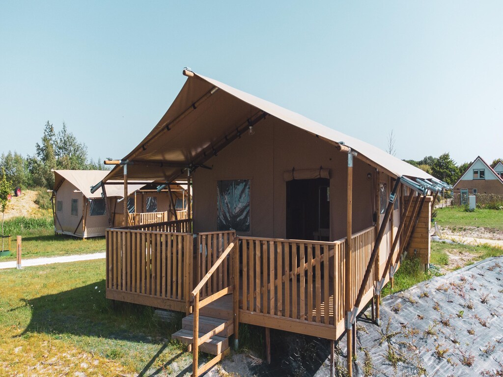 Glamping tent met keuken aan het IJsselmeer