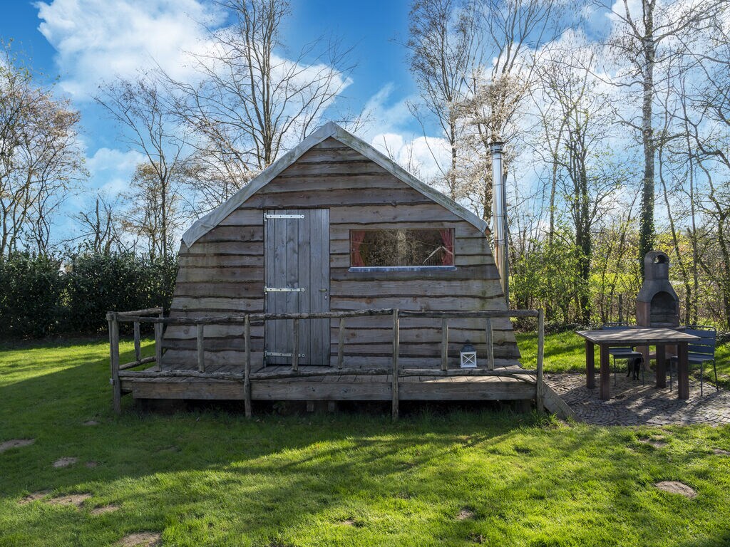 Charmante Hütte mit Terrasse in Oeffelt