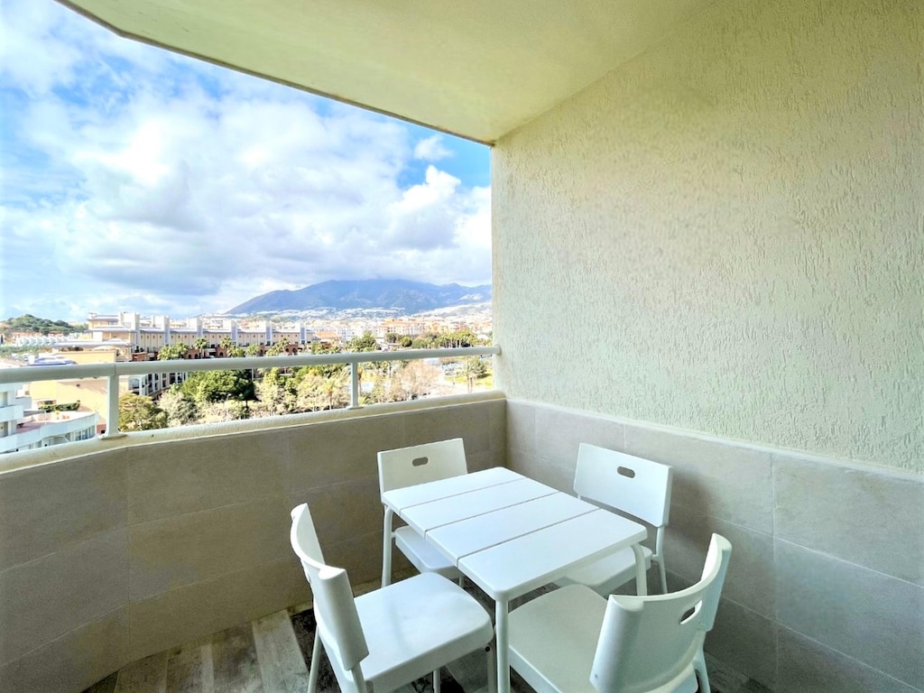 Appartement aan het strand met terras
