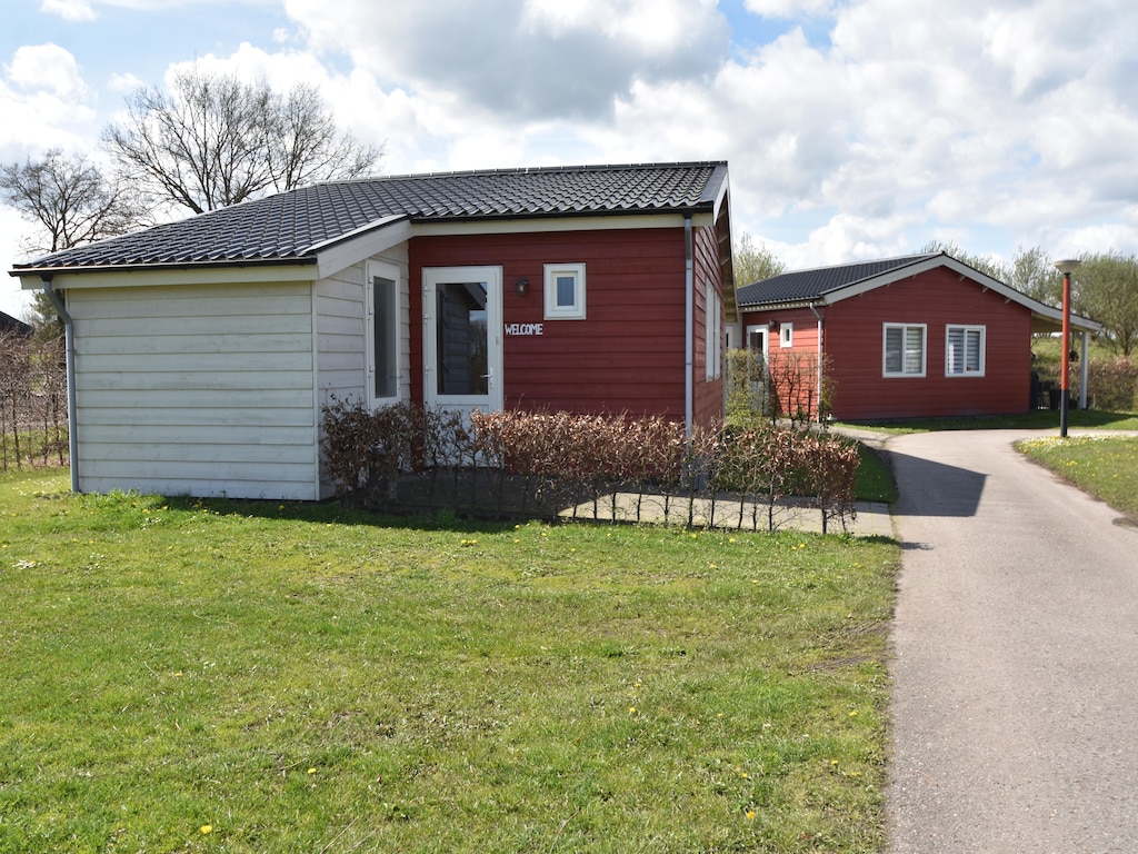 Ferienhaus mit überdachter Terrasse und Pool