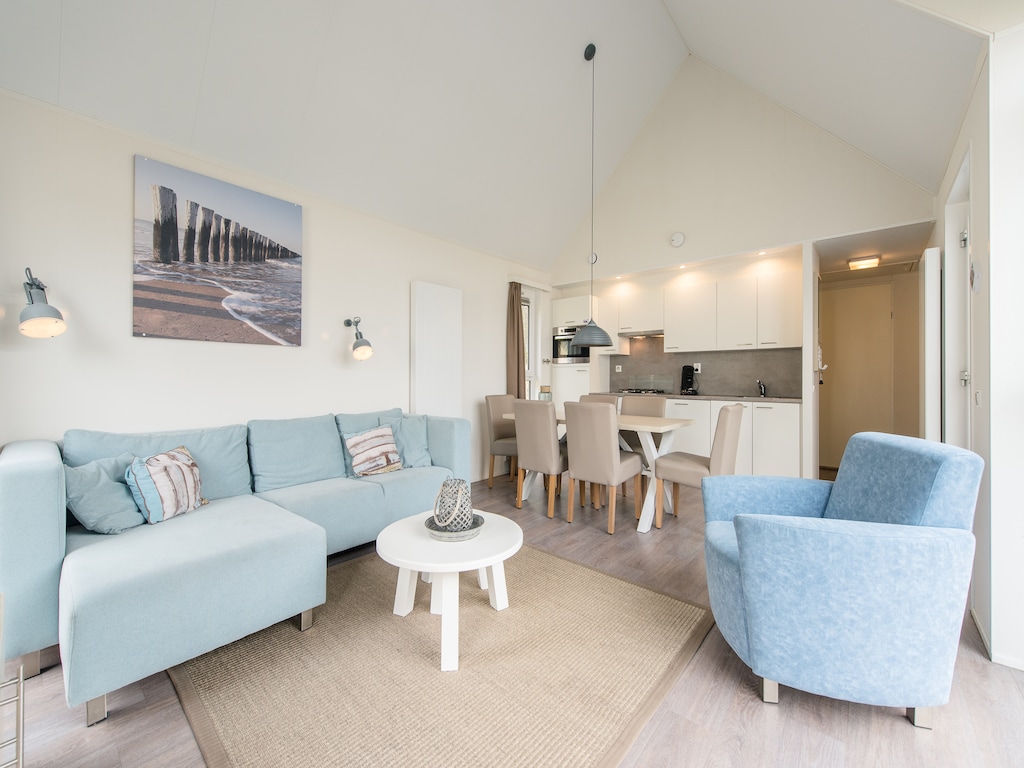 Modern chalet met twee badkamers, op een vakantiepark op 1,5 km. van het strand