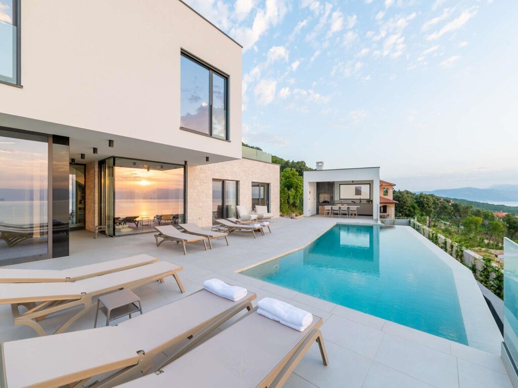 Spectaculaire villa in Labin met sauna en zwembad