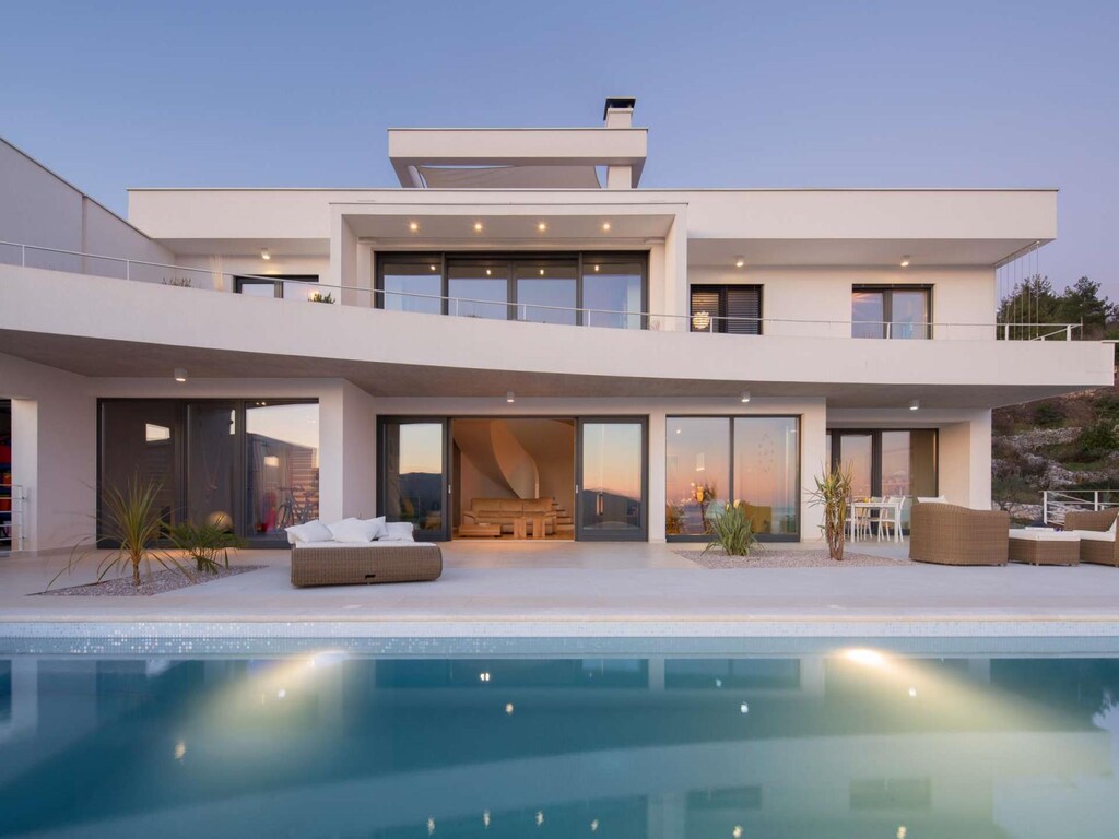 Design villa in Rabac met zeezicht, sauna en zwembad
