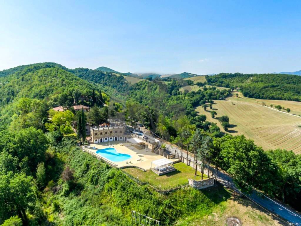 Gezellige villa in Fermignano met een privézwembad
