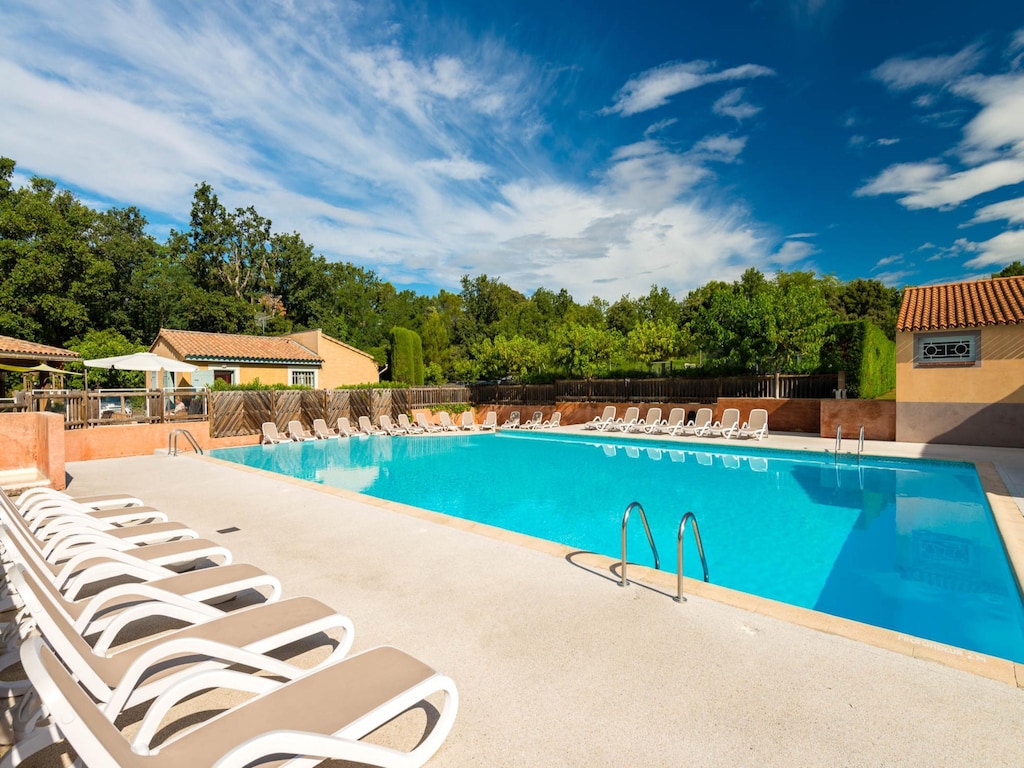 Maisonnette in Provençaalse stijl met zwembad