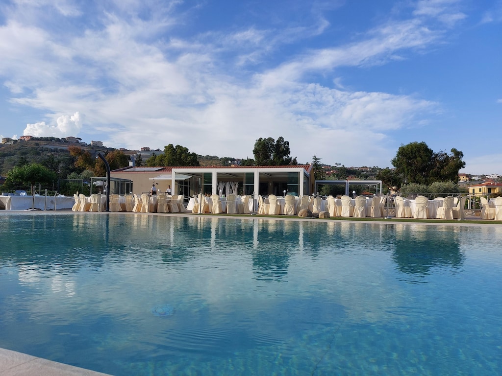 Modern appartement in de Residence Rebi Village in Imperia-vh. TUI