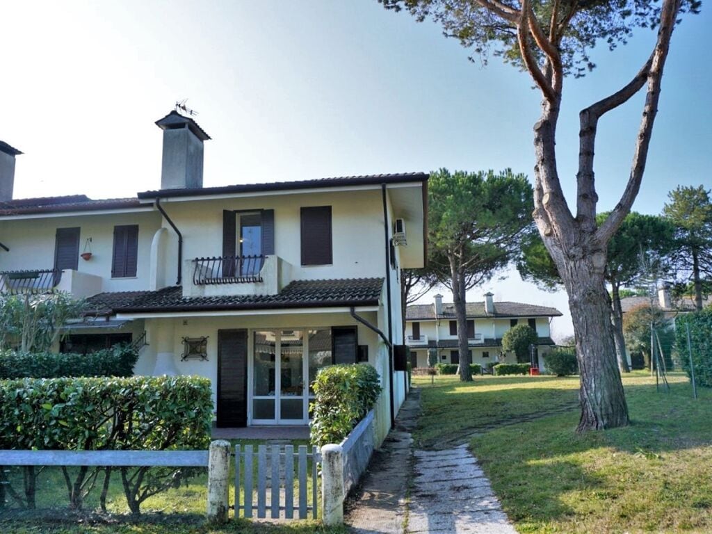 Aangename villa in Porto Santa Margherita met privétuin