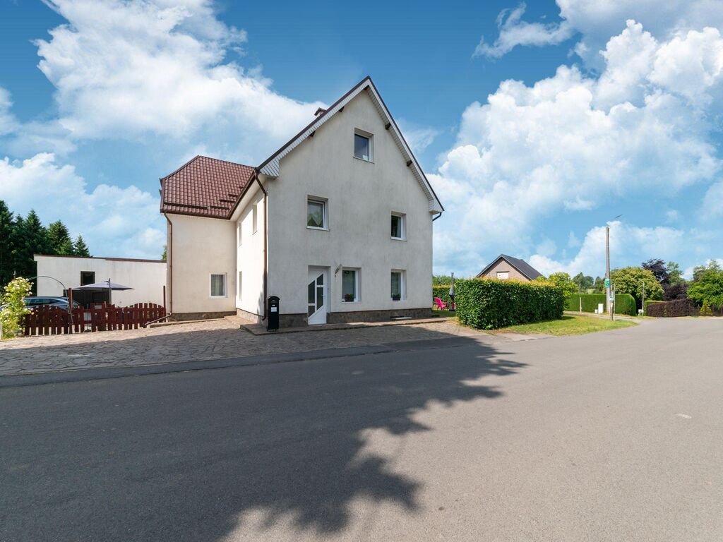 Fijn vakantiehuis in Bütgenbach met tennisbaan