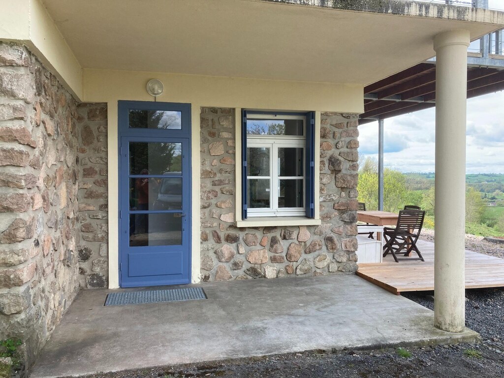 Appartement in Cuzy met verwarmd zwembad