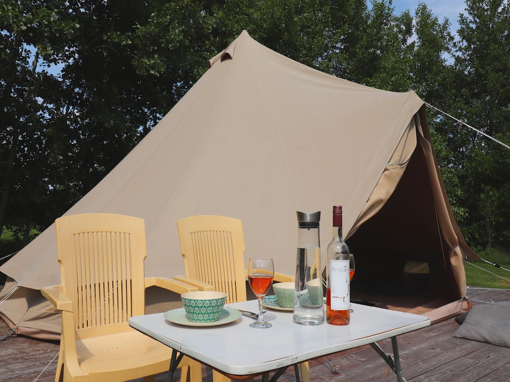 Glamourtent in Friese Wouden bij Fietsroute