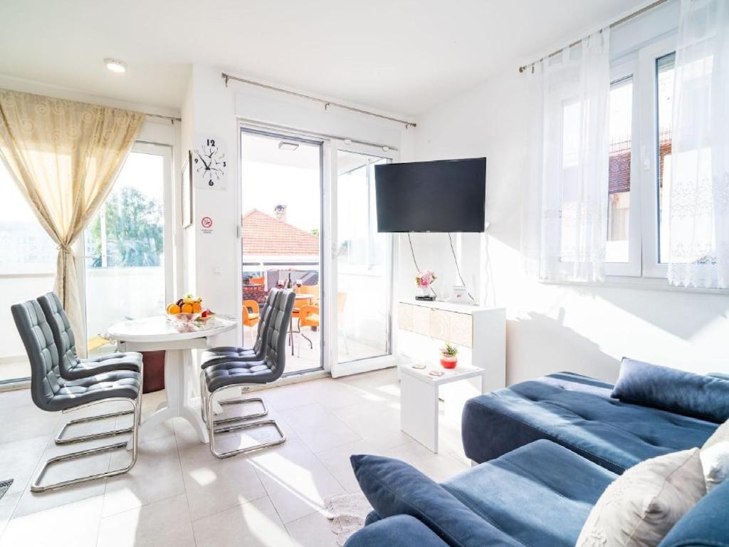 Apartment Anka - One Bedroom Apartment with Terrace