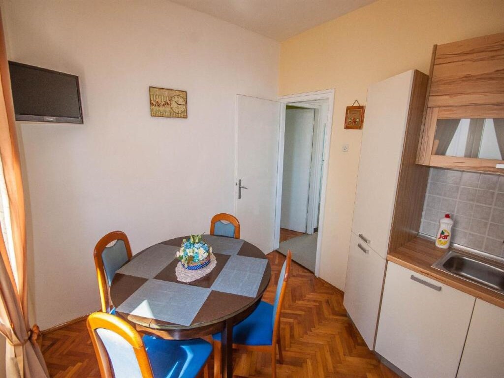 Apartments Amalia - Two Bedroom Apartment with Roofed Terrace