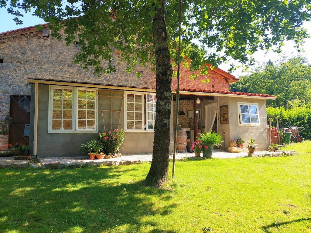 Nieuwe safaritent met privé badkamer en ruime tuin