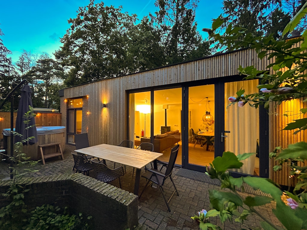 Bossuites met hottub en tuin