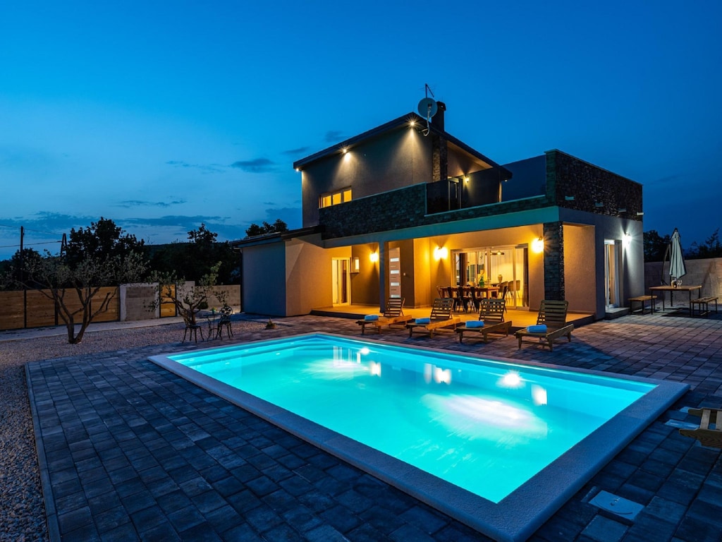 Moderne villa met privézwembad