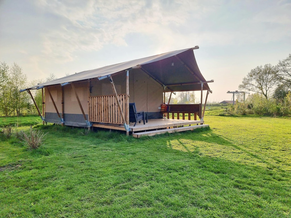 Glamping-ontsnapping aan het water