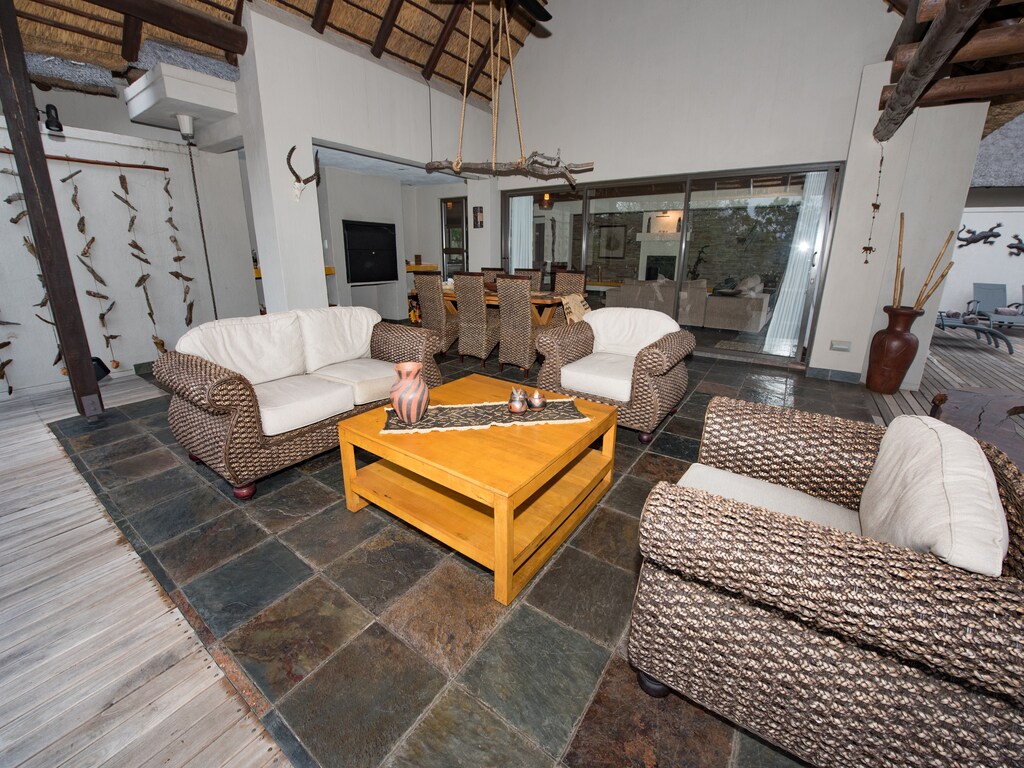 Luxe villa Karibu met zwembad aan de rivier te Hoedspruit