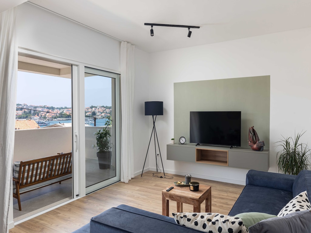 Apartments aMare - Three Bedroom Apartment with Balcony and Sea View
