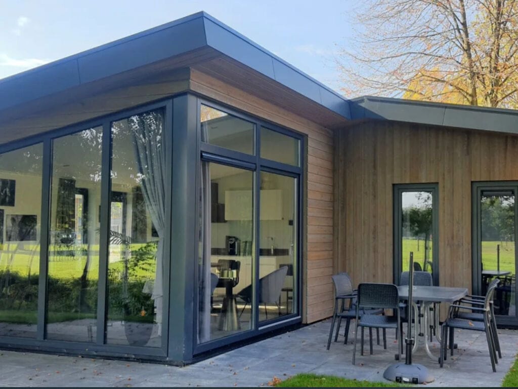 Modernes Ferienhaus in einem Ferienpark, an den Nationalpark Hoge Veluwe