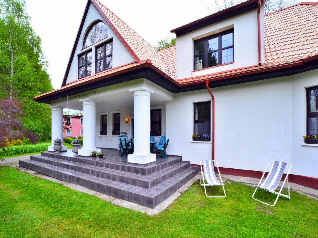 Comfortabele vakantievilla met open haard en tuin