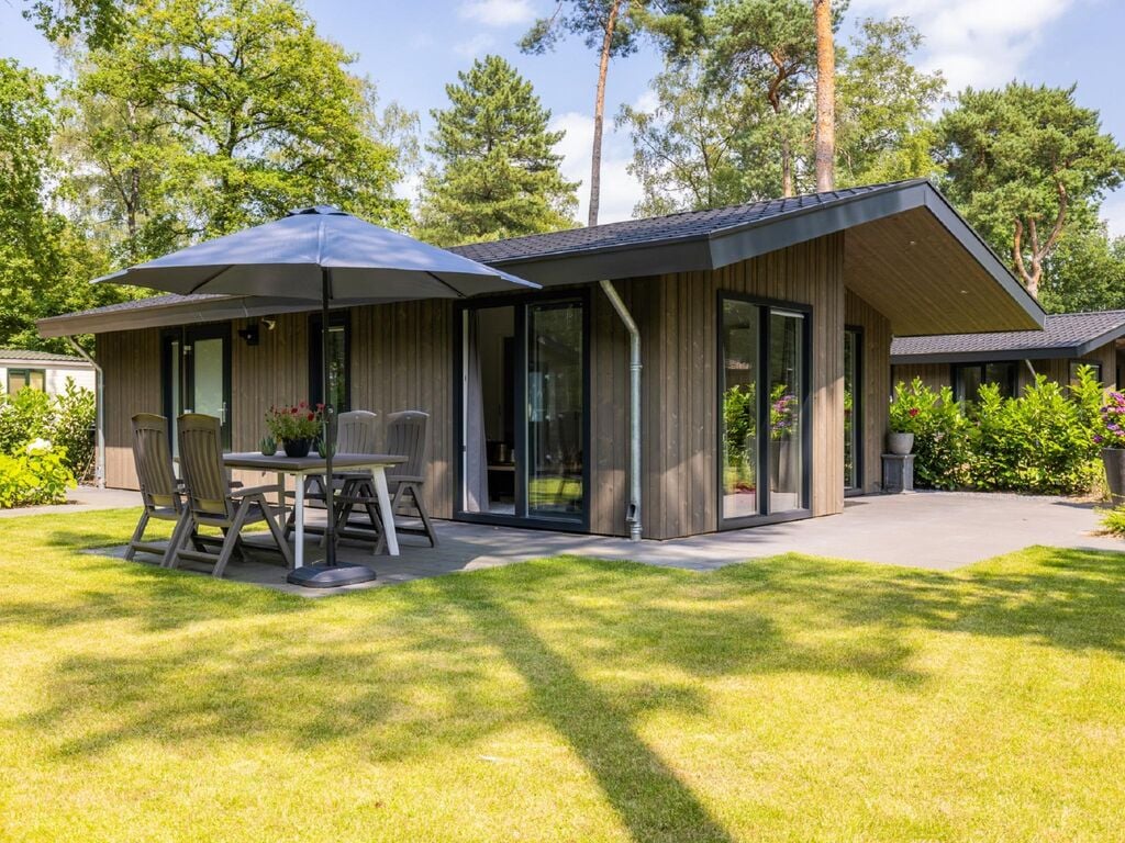 Schöne Lodge mit einer schönen Terrasse in Brabant