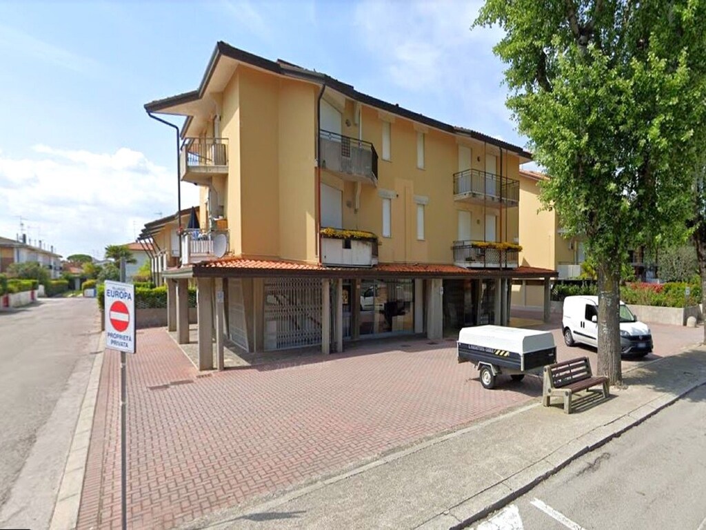 Ruim appartement in Caorle vlakbij zeestrand