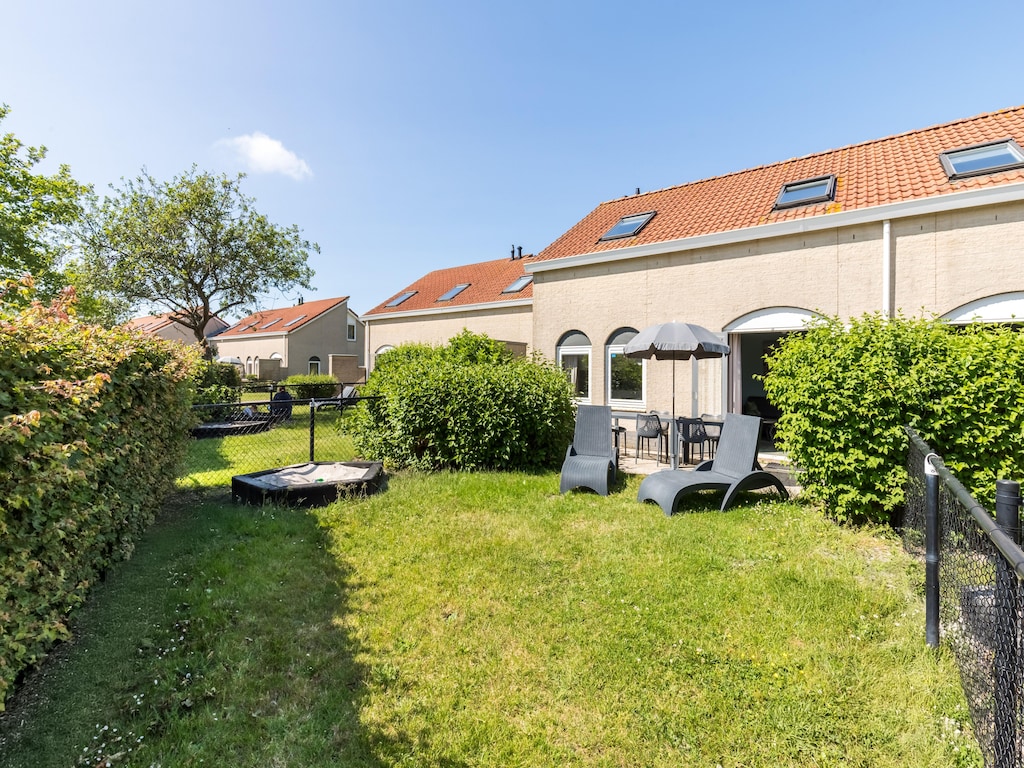 Bungalow in Renesse bij Noordzeestrand