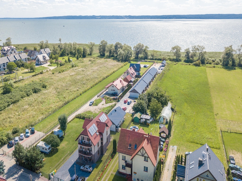 Gezellige, houten vakantiehuizen met terrassen