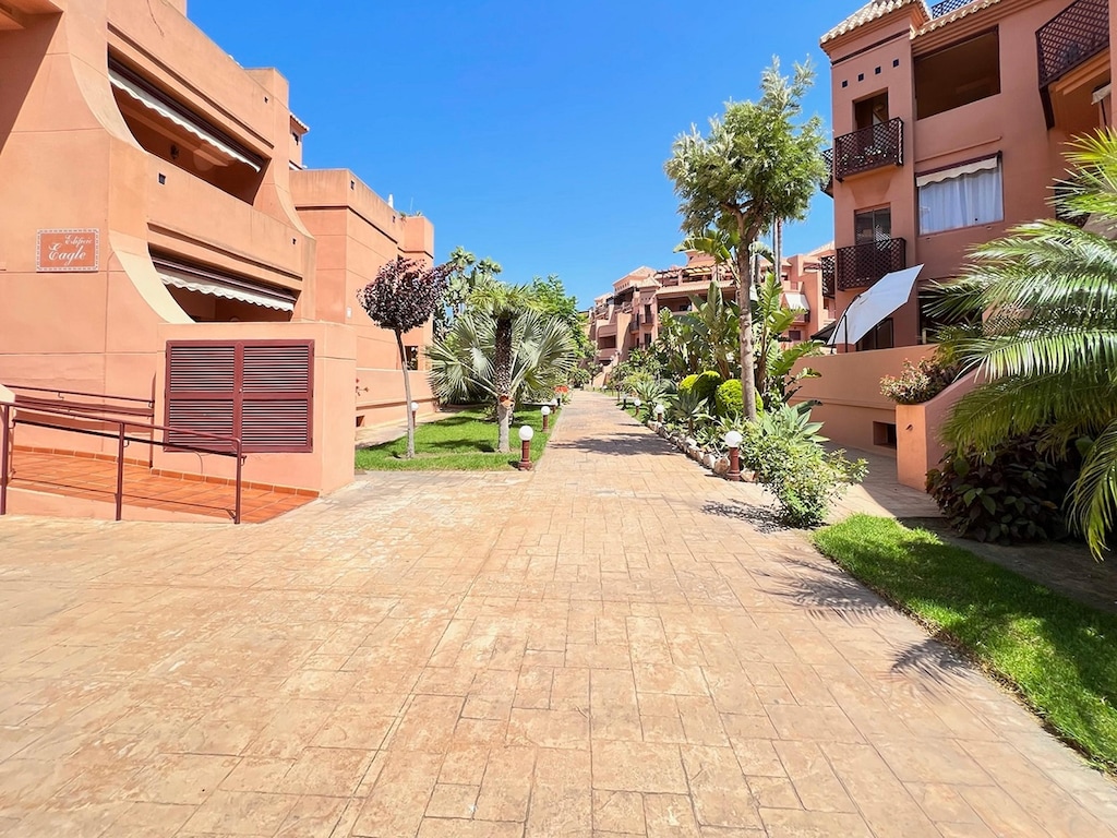 Pool auf dem Dach mit Aussicht