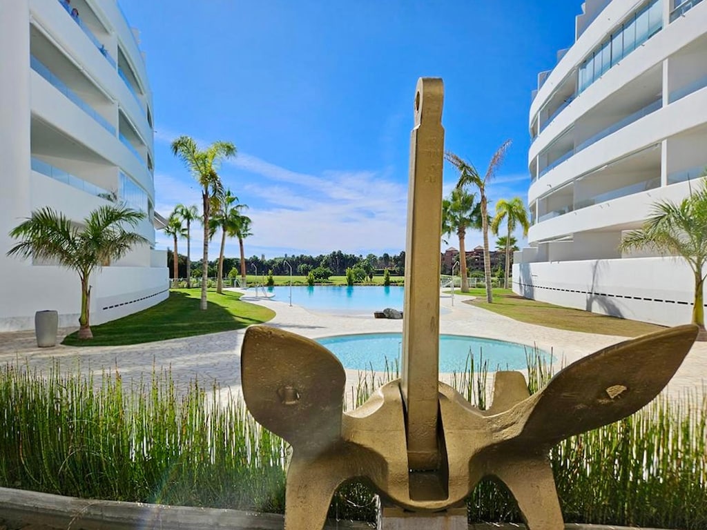 Appartement met zwembad dichtbij Playa Granada