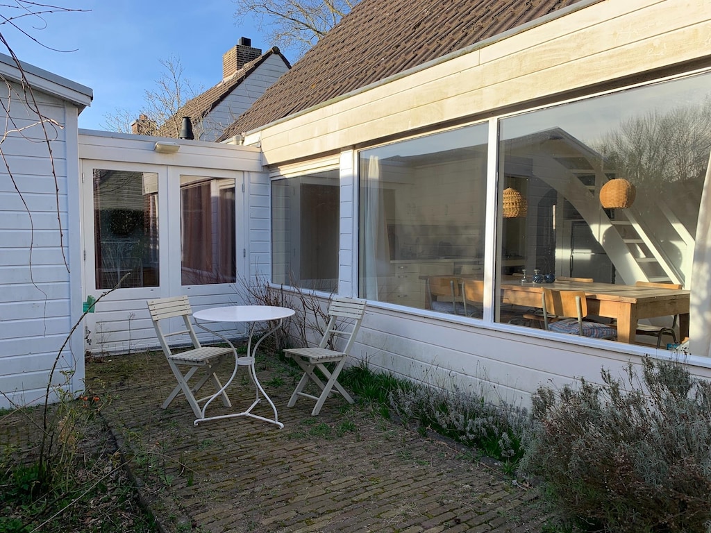 Vakantiewoning met tuin nabij bos, strand en zee