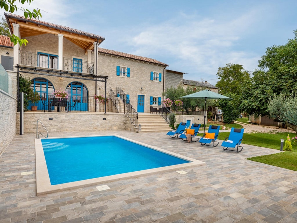 Stijlvolle villa met zwembad en tuin