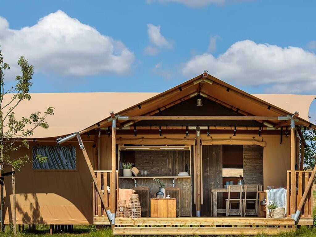 Nice tent lodge with bathroom, near a lake