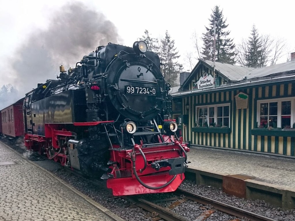   319746