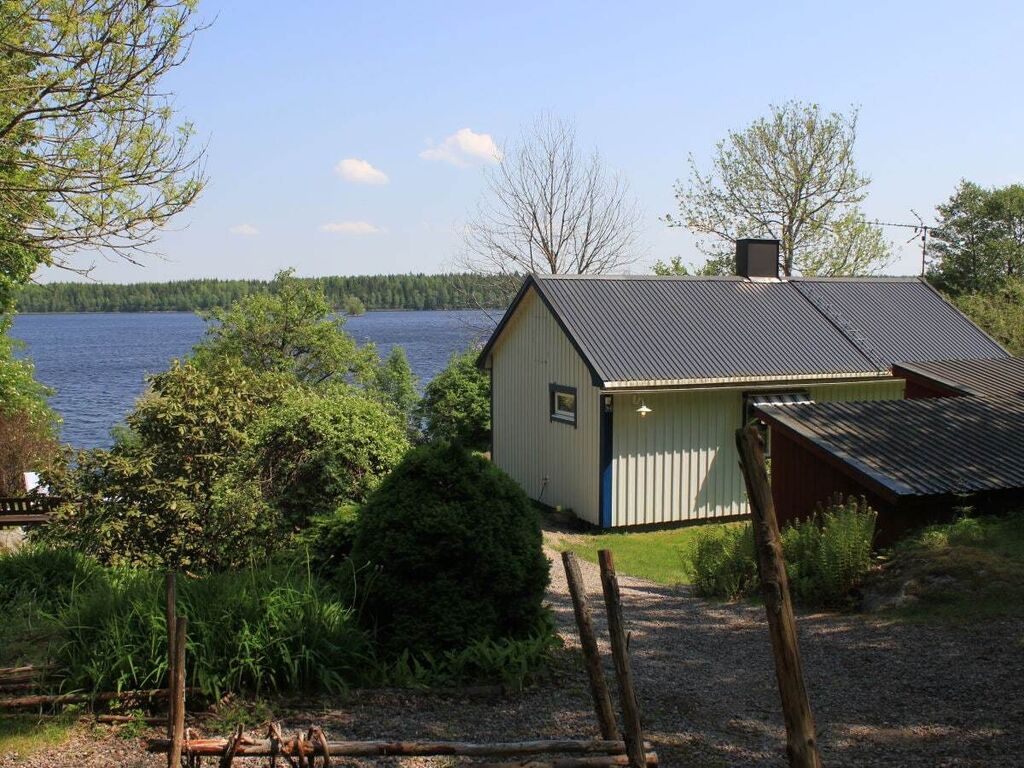 Vakantiehuis Hus Lammen direct aan het meer