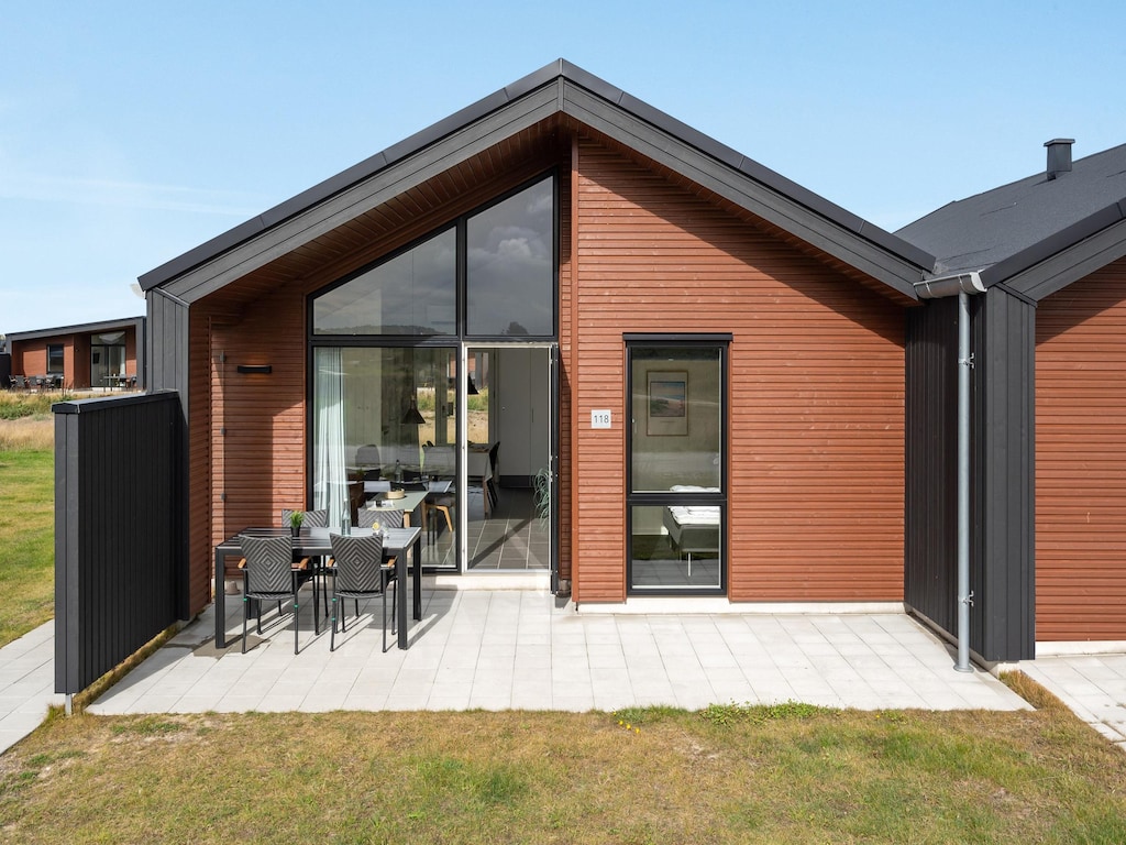 Inviting cottage with 2 terraces