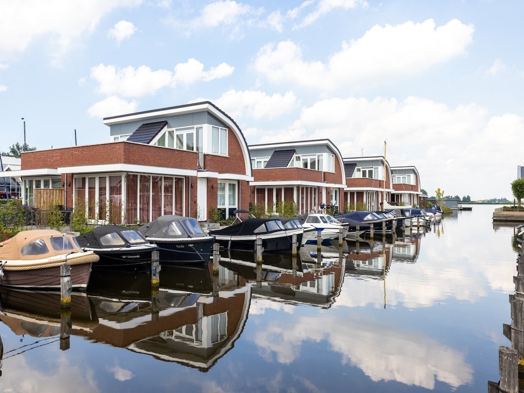 Schönes Haus mit Klimaanlage im Hafen von Uitgeest