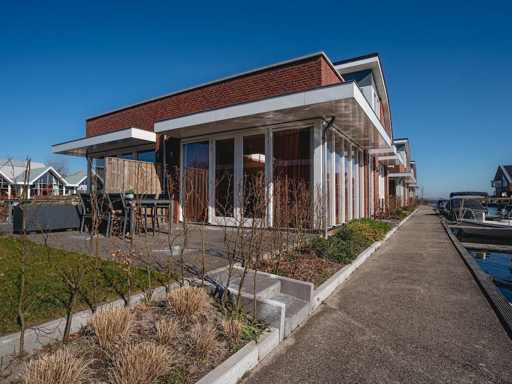 Modernes Refugium am Wasser