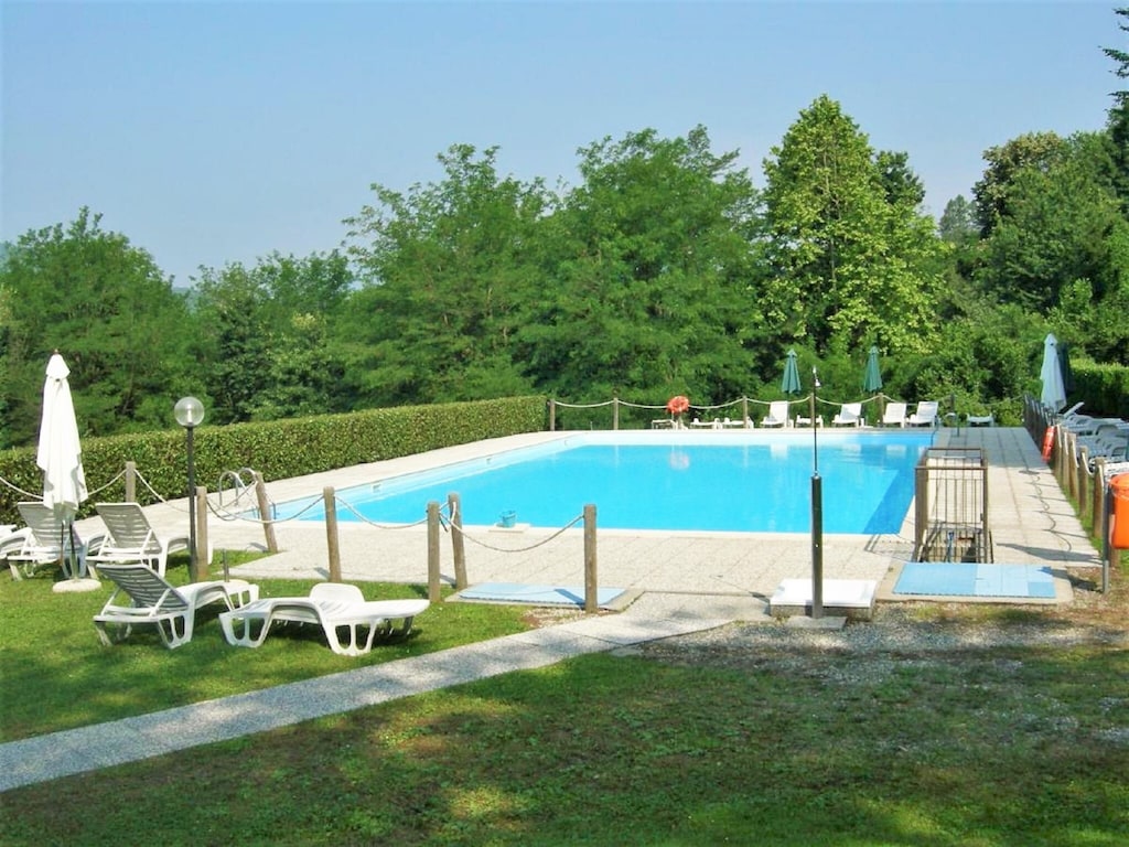 Appartement in Montegrino Valtravaglia met Terras