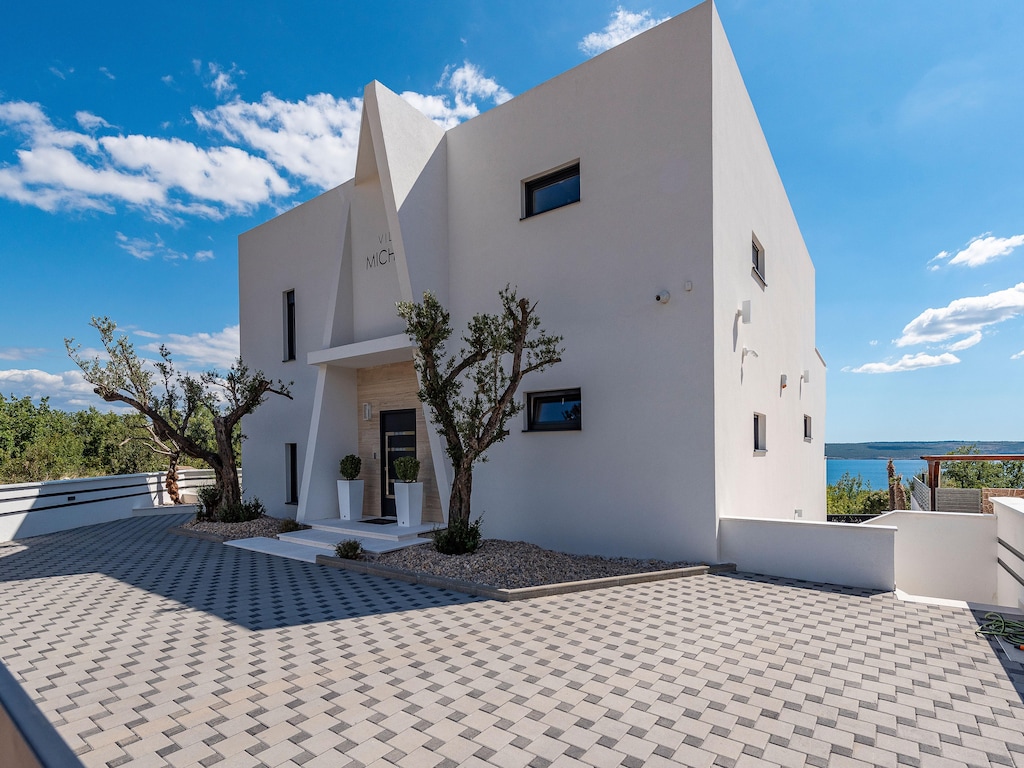 Luxe villa met zwembad, wellness en zeezicht