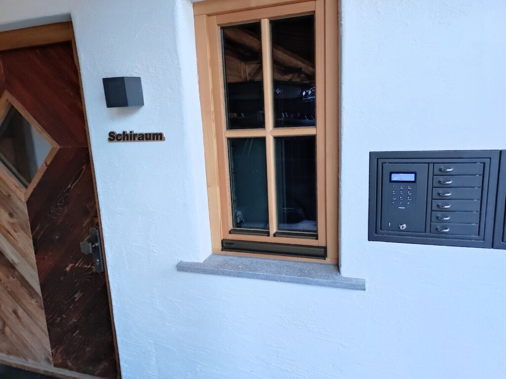   205613